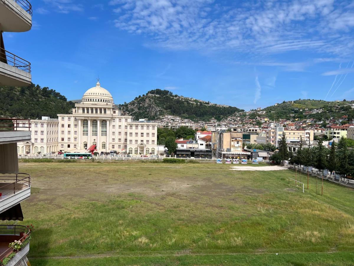 Entire Apartment Castle View เบราท ภายนอก รูปภาพ