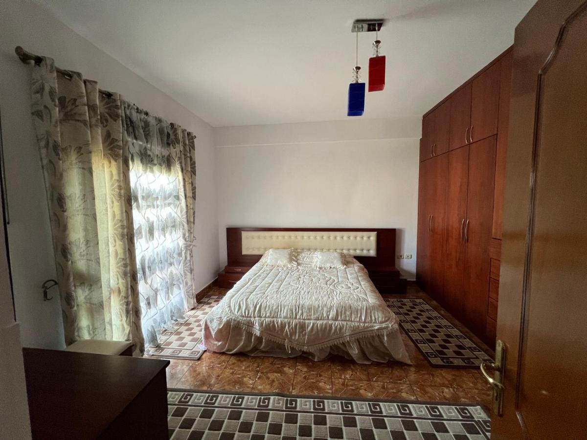 Entire Apartment Castle View เบราท ภายนอก รูปภาพ