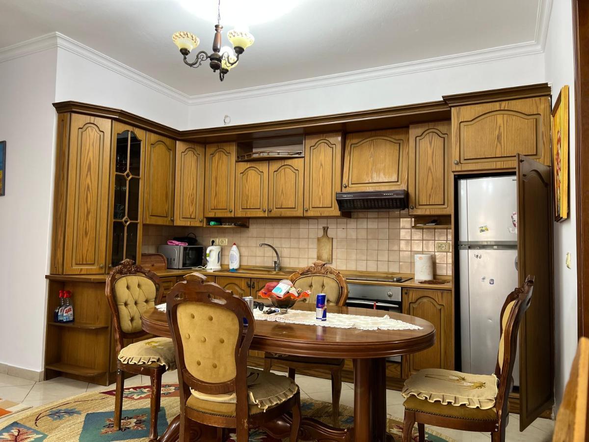 Entire Apartment Castle View เบราท ภายนอก รูปภาพ