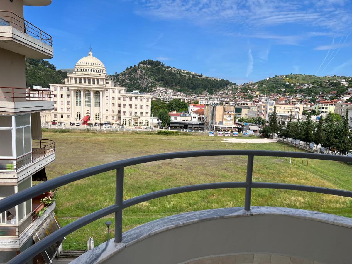 Entire Apartment Castle View เบราท ภายนอก รูปภาพ