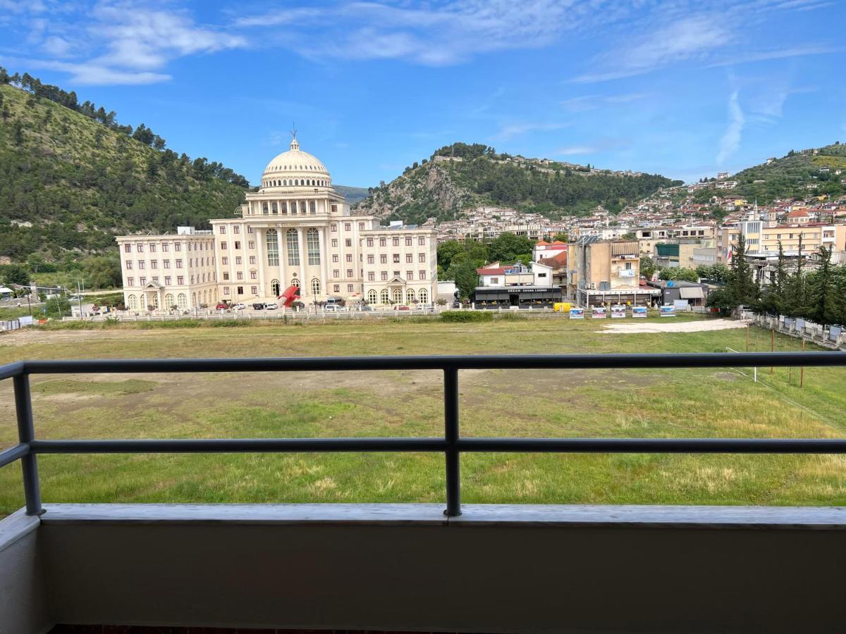 Entire Apartment Castle View เบราท ภายนอก รูปภาพ