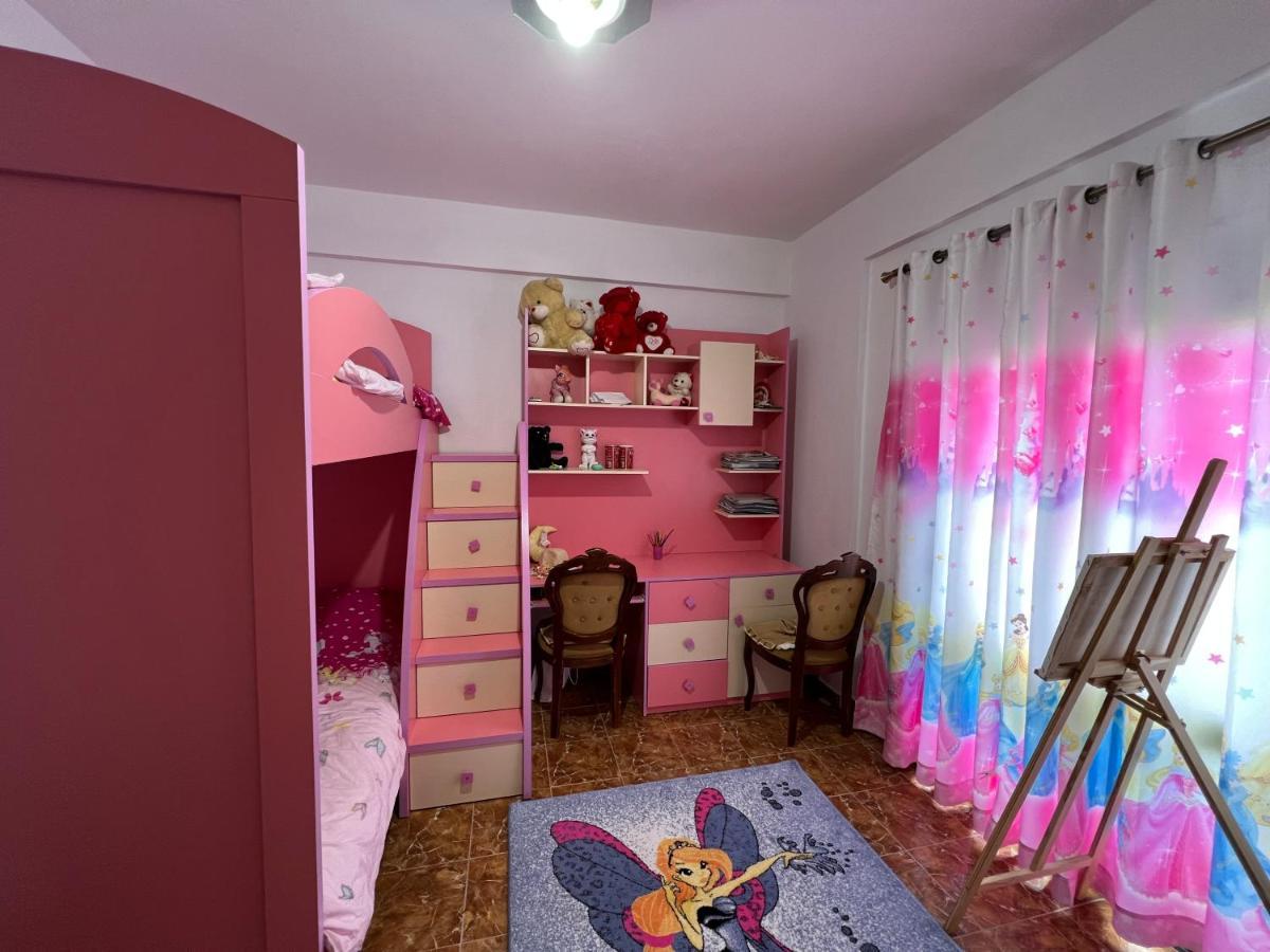 Entire Apartment Castle View เบราท ภายนอก รูปภาพ