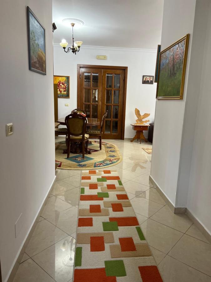 Entire Apartment Castle View เบราท ภายนอก รูปภาพ