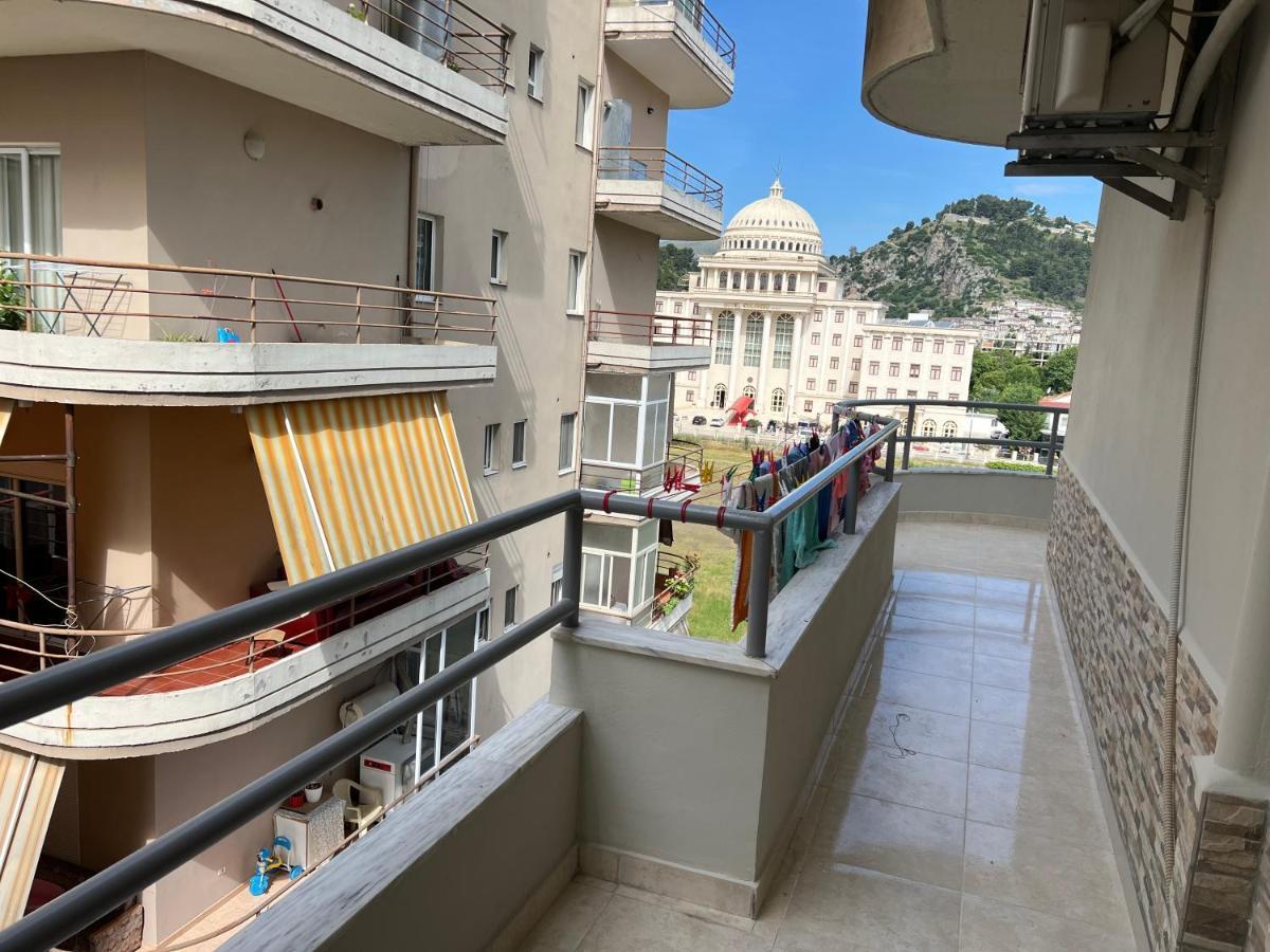 Entire Apartment Castle View เบราท ภายนอก รูปภาพ