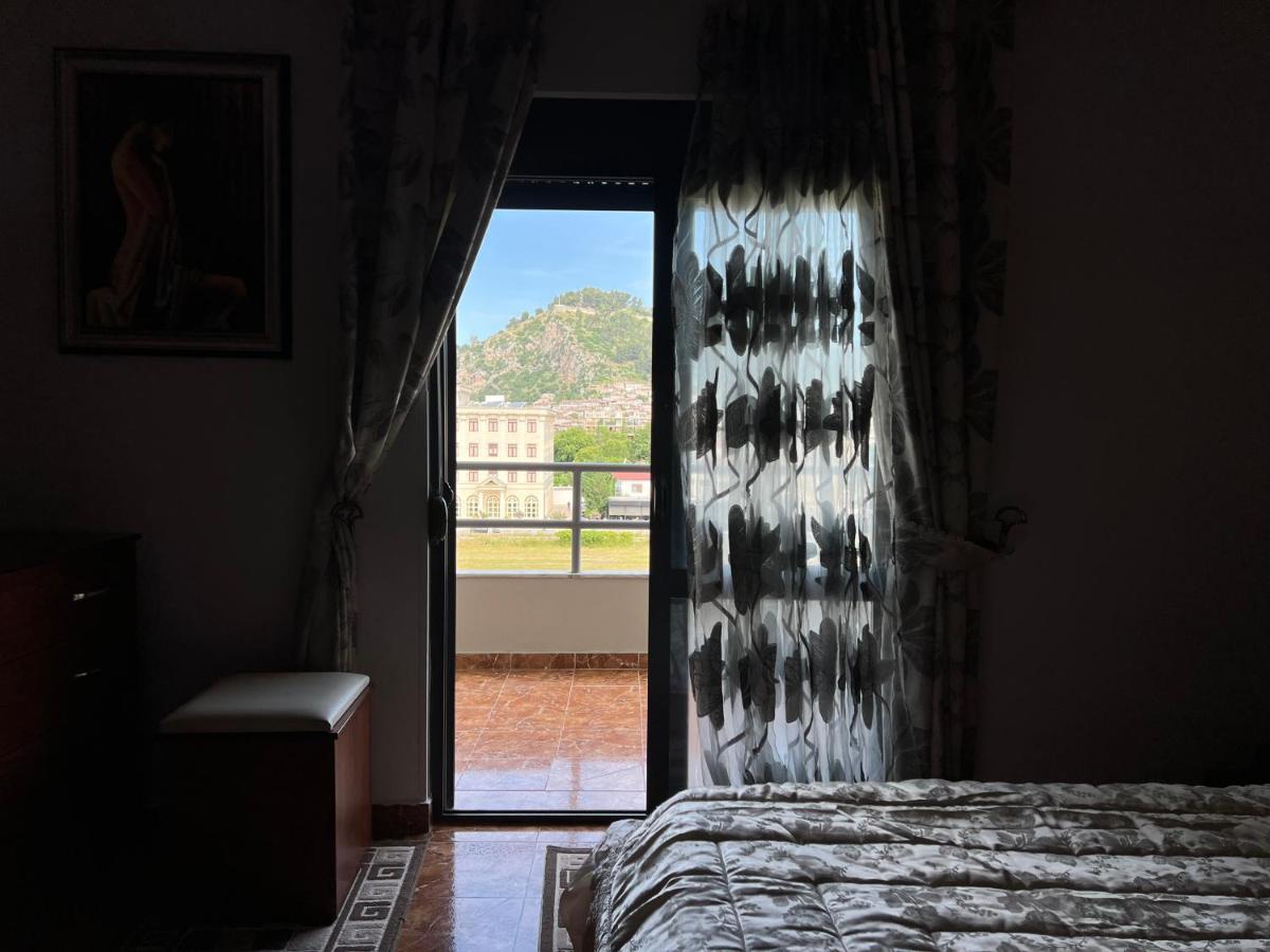 Entire Apartment Castle View เบราท ภายนอก รูปภาพ